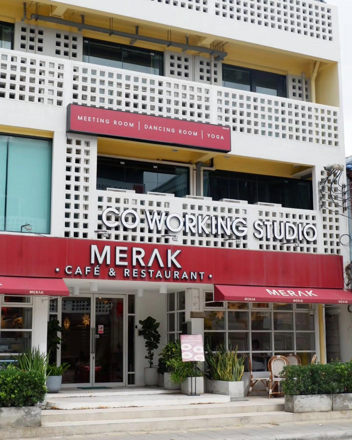 Merak Café & Restaurant storefront