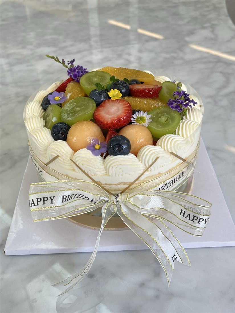 Fresh fruit cake